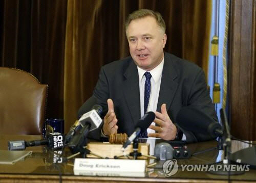 코로나 감염 한달 뒤 사망한 더그 에릭슨 미국 워싱턴주 상원의원[AP 연합뉴스 자료사진]